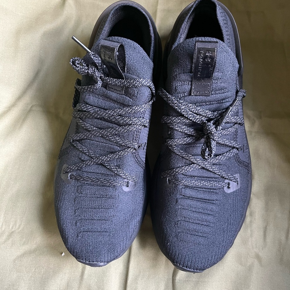 Under Armour Men's Dark Gray Sneakers
